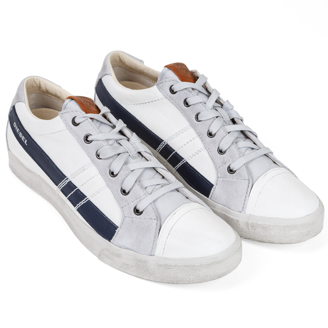 D-String Low Leather Sneaker